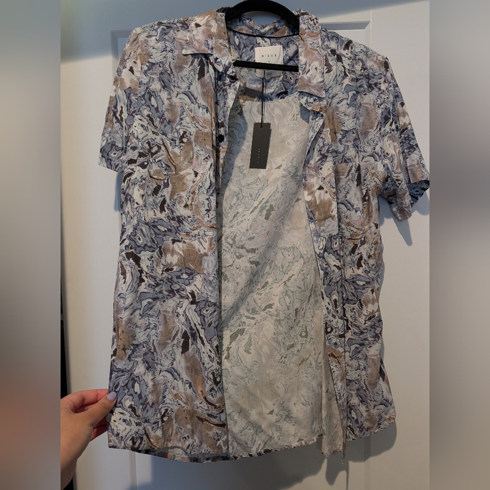 Nique Illusion Print Short Sleeve Men's Button Up Shirt